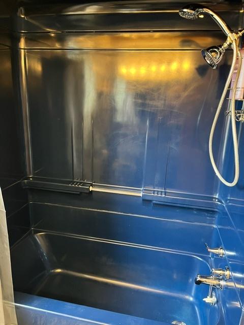 details featuring shower / tub combination