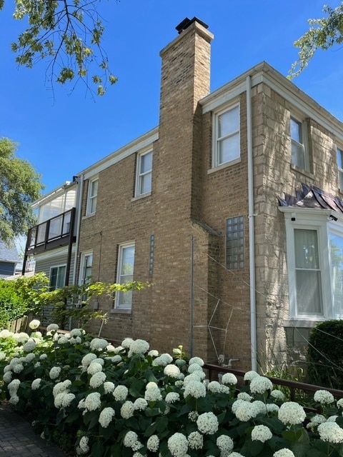 view of home's exterior