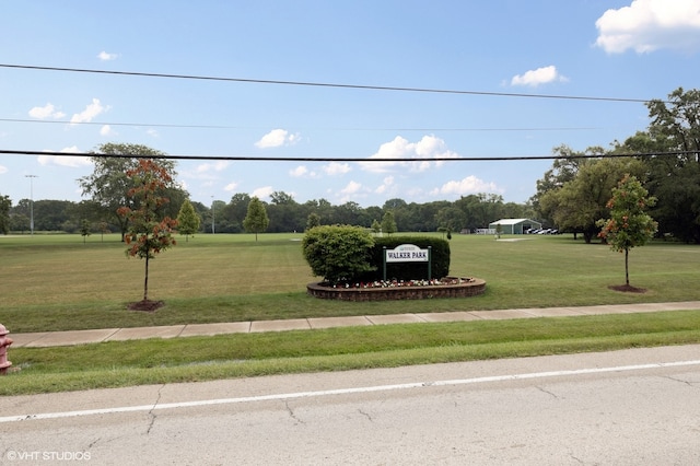 view of front of property with a front yard