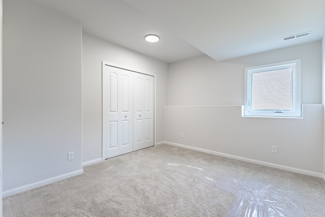 unfurnished bedroom with carpet flooring and a closet