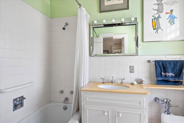 full bathroom featuring vanity, toilet, decorative backsplash, and shower / bath combo with shower curtain