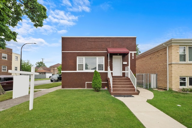 view of front facade with a front lawn