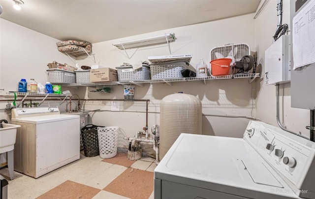 laundry area featuring washing machine and dryer and light tile patterned floors