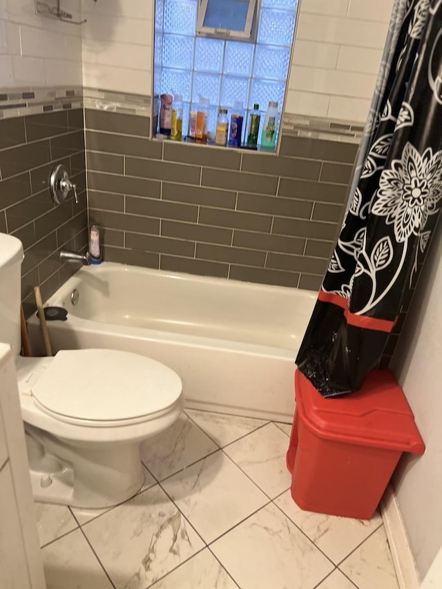 bathroom with shower / tub combo with curtain and toilet