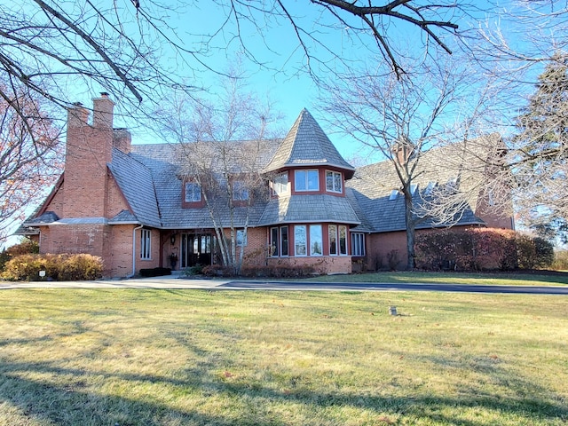 view of front of home featuring a chimney and a front yard