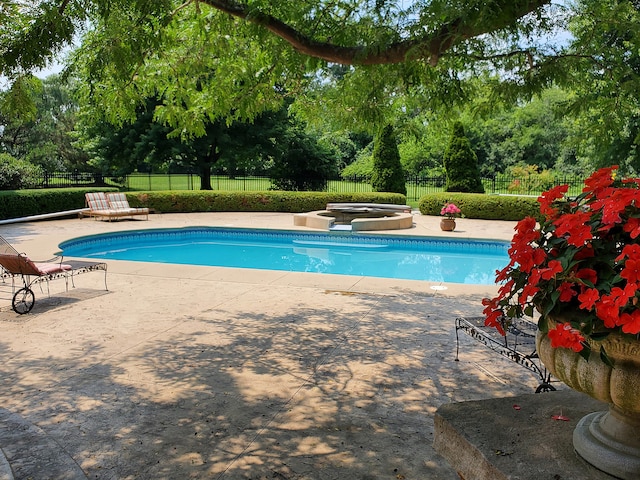 view of swimming pool featuring a patio area and a jacuzzi