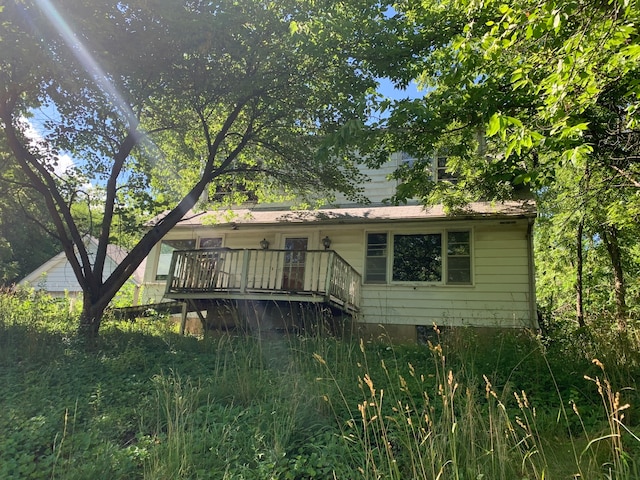 view of front of property featuring a wooden deck