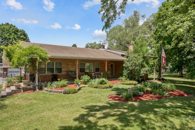 single story home with a front lawn