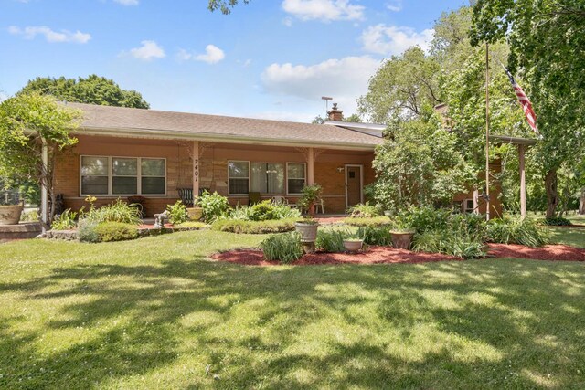 ranch-style home featuring a front yard