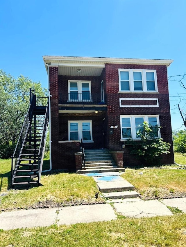 view of front of house featuring a front yard