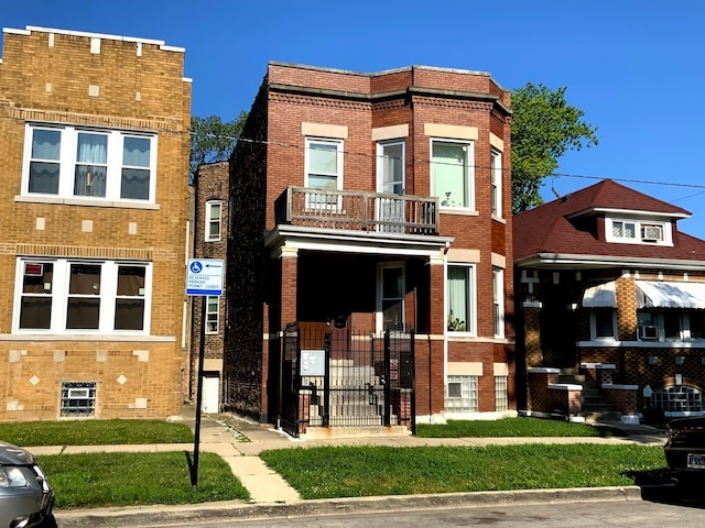 townhome / multi-family property with a balcony