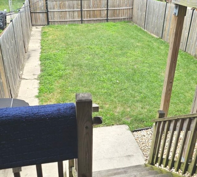 6639 S Rhodes Ave, Chicago, IL 60637 - view of fenced backyard