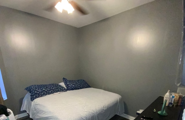 bedroom featuring ceiling fan