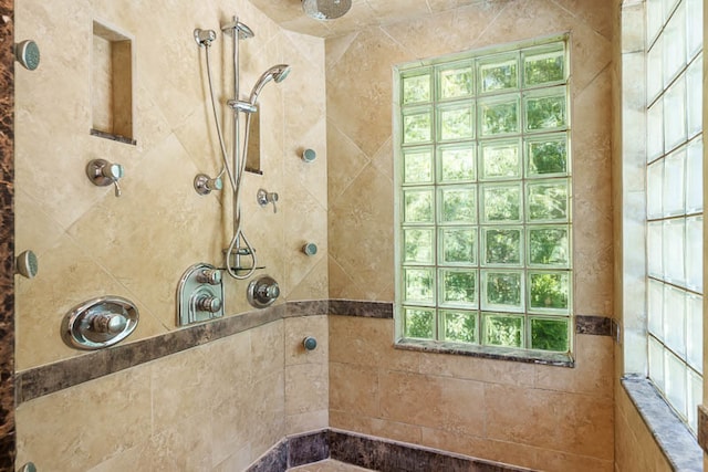 bathroom featuring tiled shower