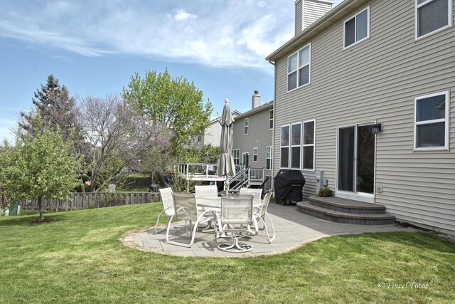 view of yard featuring a patio