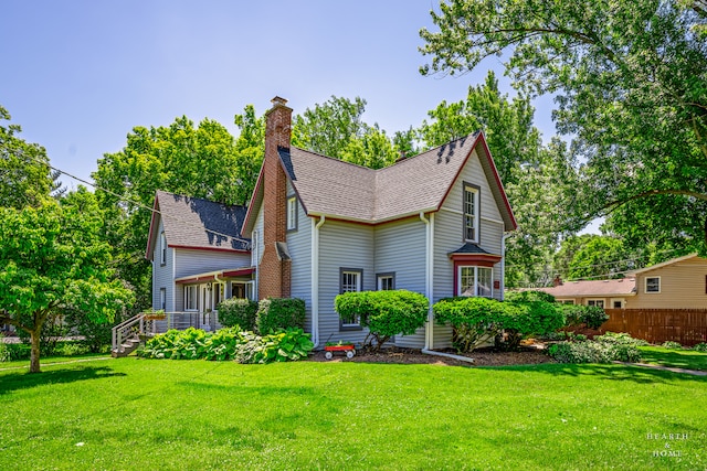 view of front of property with a front lawn