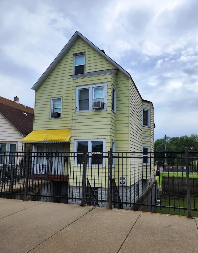 view of front facade featuring fence