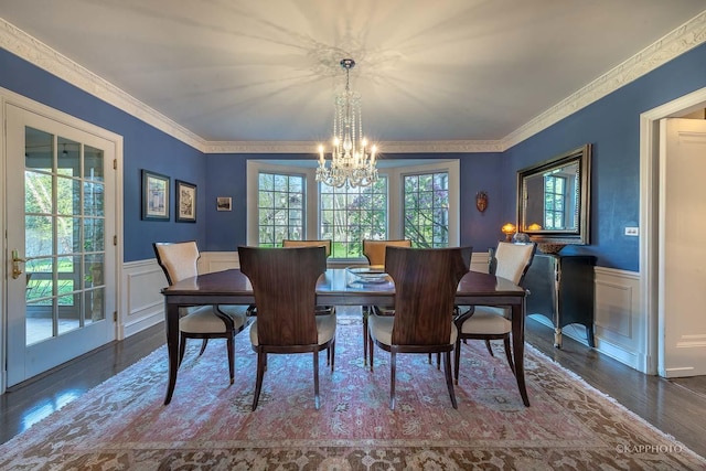 dining room featuring crown molding, dark wood-type flooring, and a notable chandelier