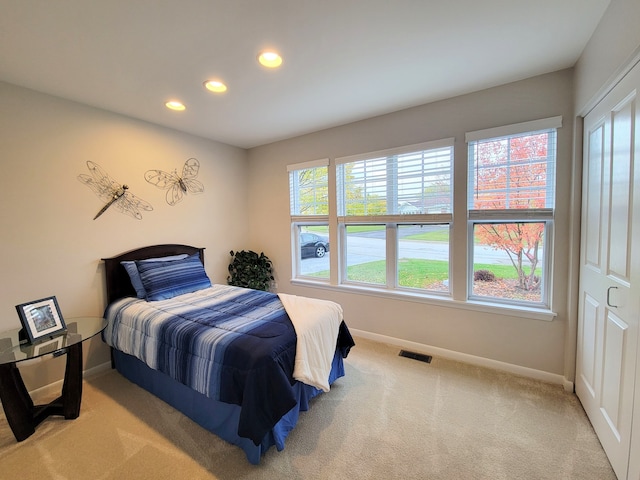 bedroom with carpet flooring