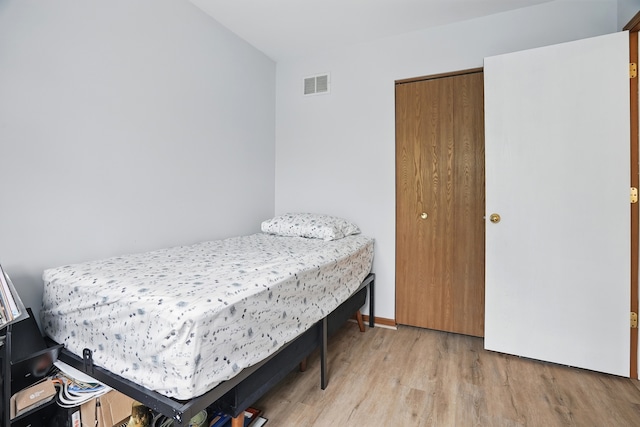 1406 Trescott St, Mundelein, IL 60060 - bedroom featuring light wood-style floors