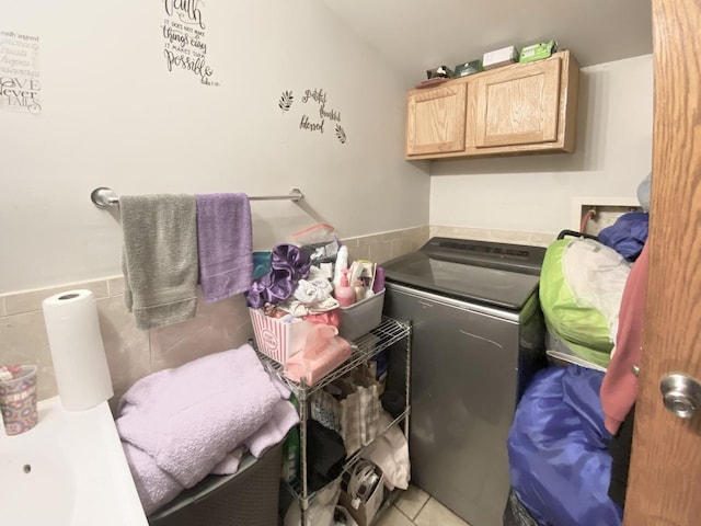 16404 Homan Ave, Markham, IL 60428 - laundry room featuring tile patterned flooring and washer hookup
