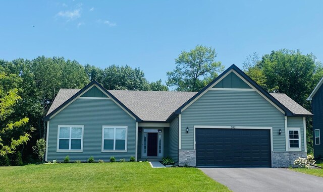 view of front facade featuring a garage and a front yard