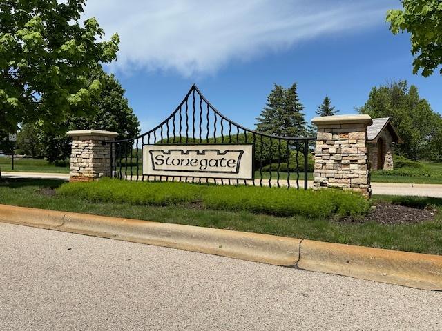 4223 Northgate Dr, Spring Grove, IL 60081