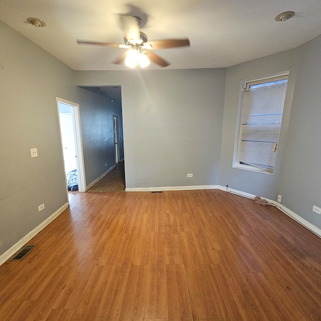 unfurnished room featuring light wood-type flooring and ceiling fan