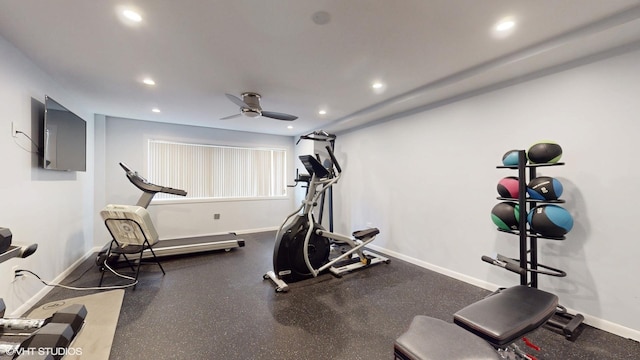 workout room with ceiling fan, baseboards, and recessed lighting