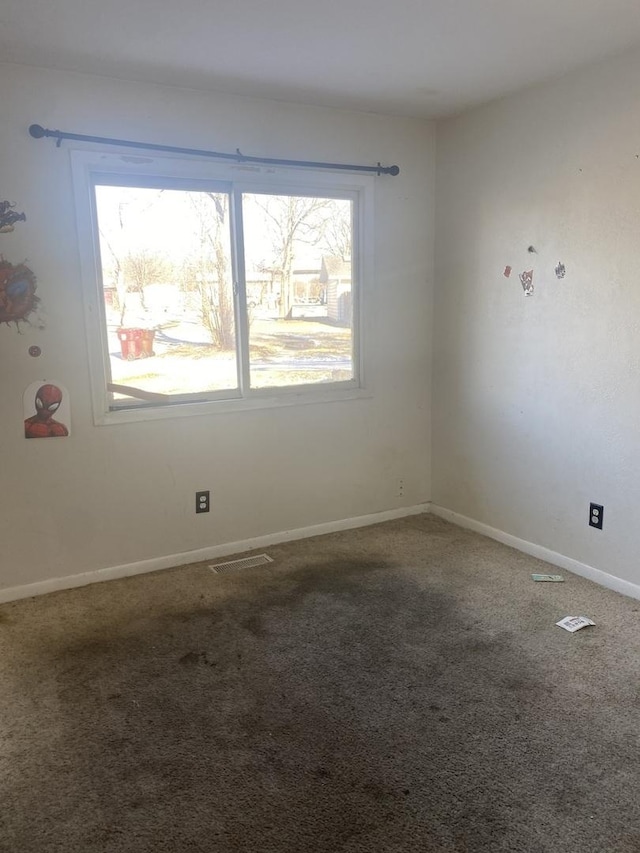 unfurnished room with carpet