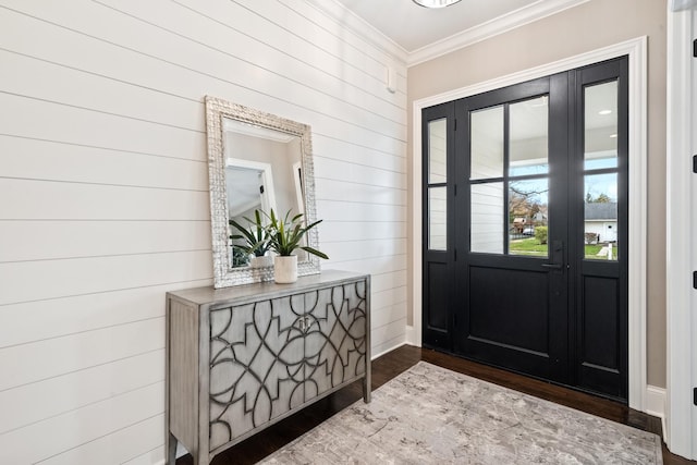 entrance foyer featuring hardwood / wood-style flooring and ornamental molding