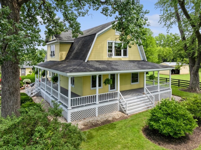 country-style home featuring a porch and a front yard