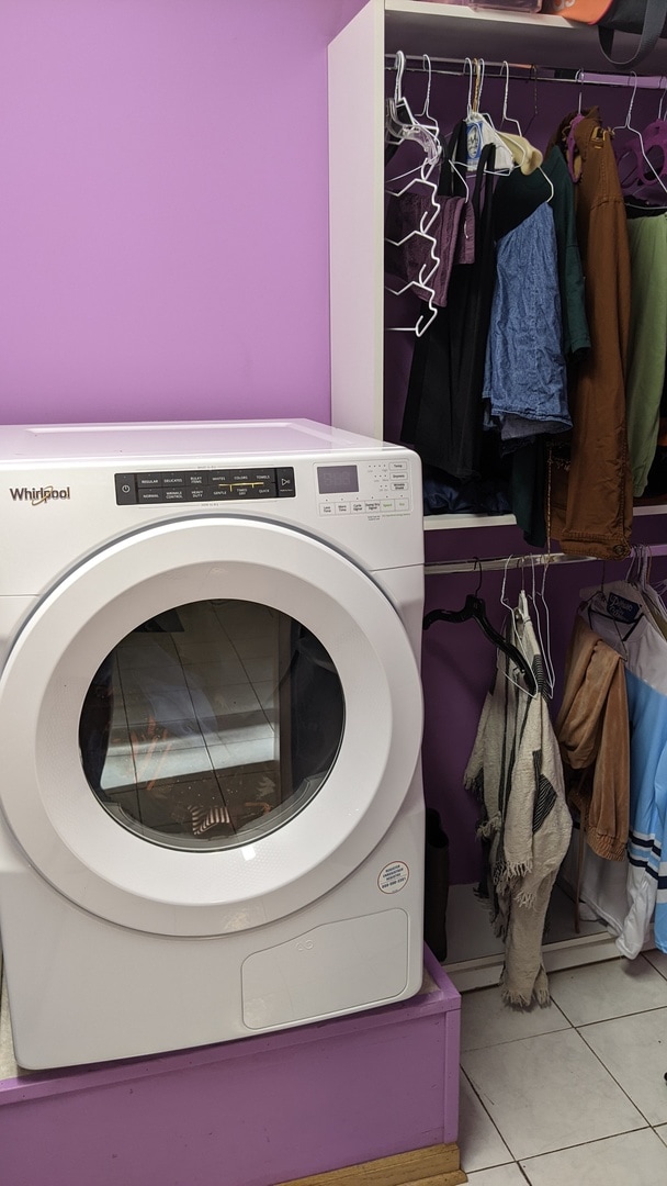 laundry room with washer / dryer and light tile patterned floors