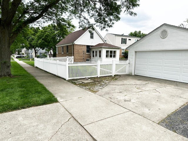 view of front of home featuring a fenced front yard, driveway, and a garage