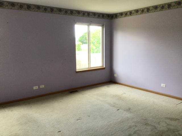 spare room featuring carpet floors