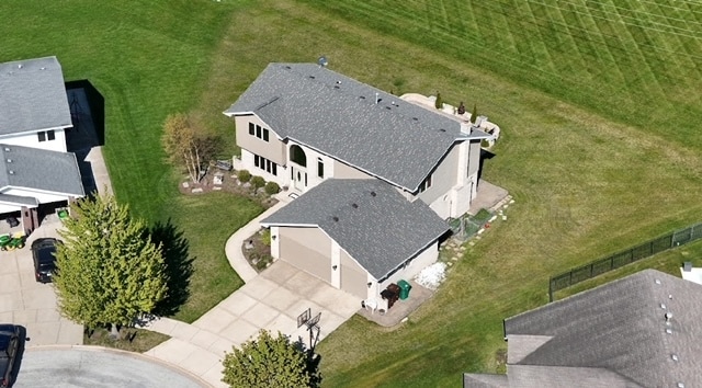 birds eye view of property featuring a rural view