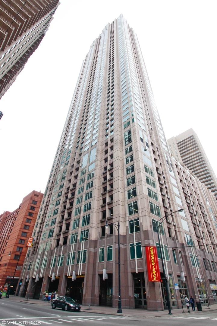 33 W Ontario St Unit P9-N2, Chicago, IL 60654