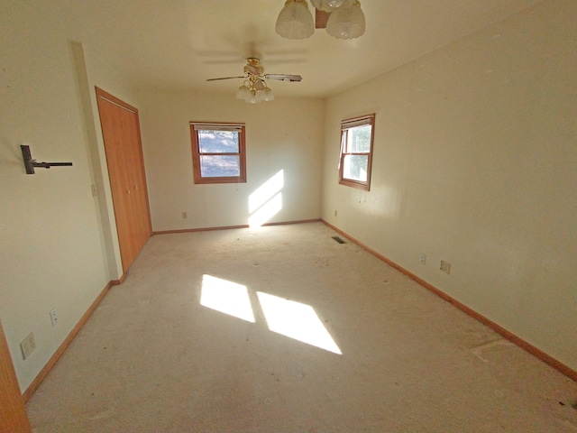 unfurnished room with light carpet and ceiling fan