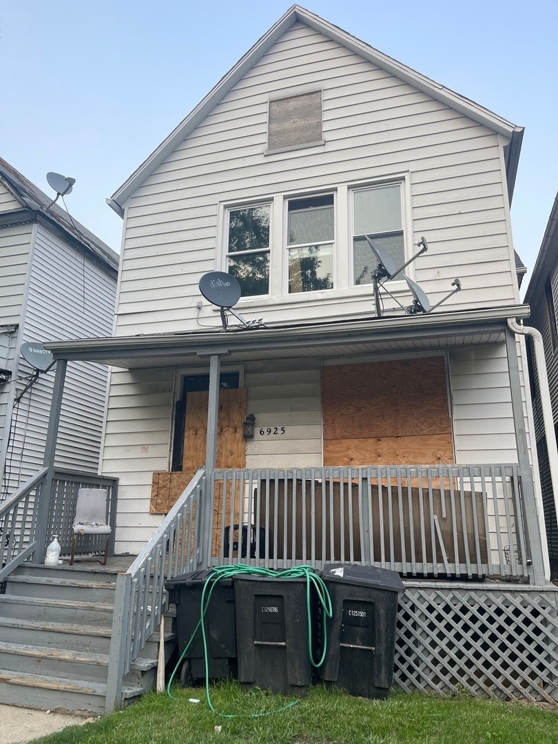 view of front of house with covered porch