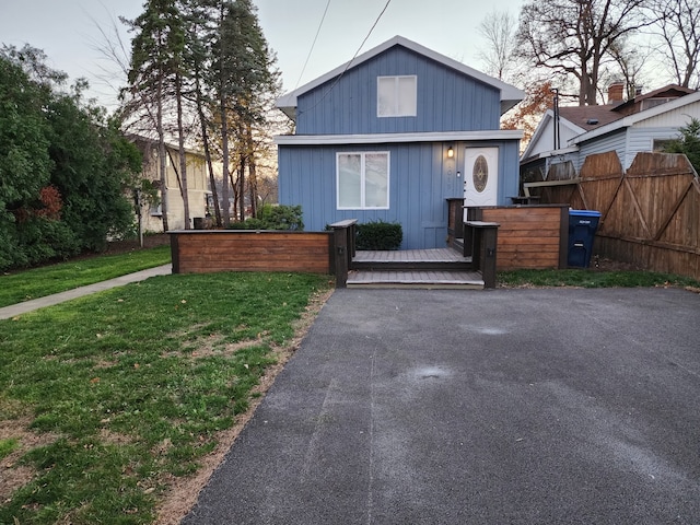 view of front of home with a front yard