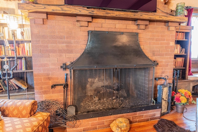 interior details with hardwood / wood-style floors