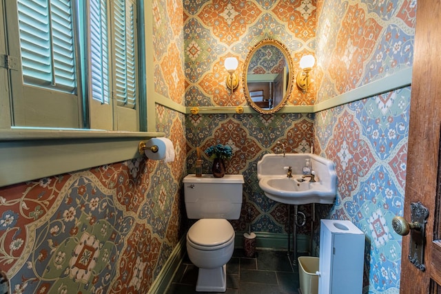 bathroom featuring sink and toilet