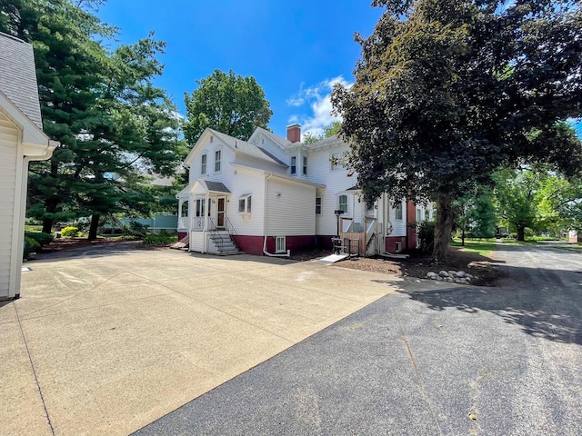 view of front of property