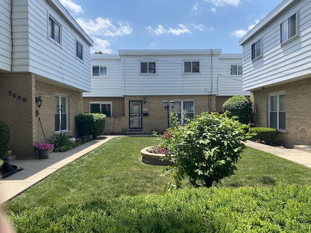 view of front of house with a front yard