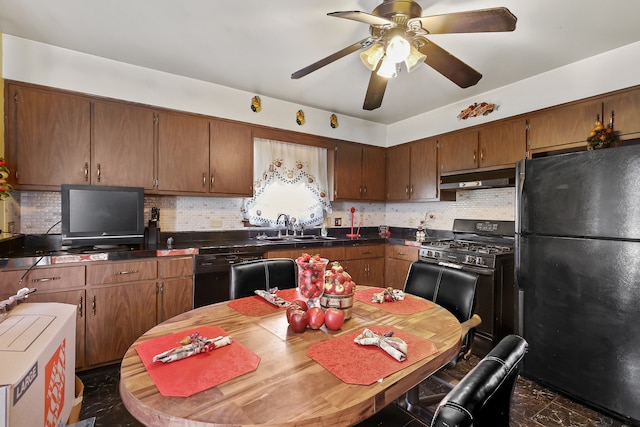 kitchen featuring tasteful backsplash, black appliances, sink, and ceiling fan