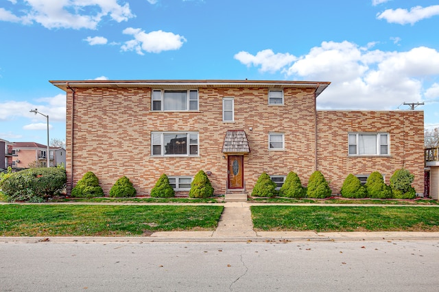 view of front of property with a front lawn