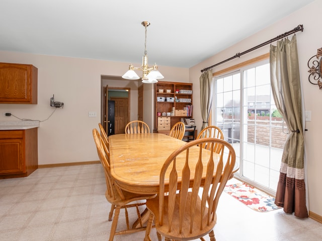 dining area with a notable chandelier