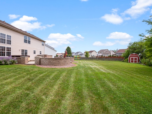 view of yard featuring a storage unit