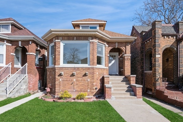 view of front of home with a front lawn