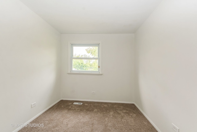 unfurnished room featuring carpet